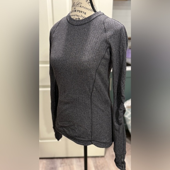 Lululemon Run Briskly Tech Long Sleeve Top Herringbone Gray Zip Pocket Slim Fit - Picture 3 of 15
